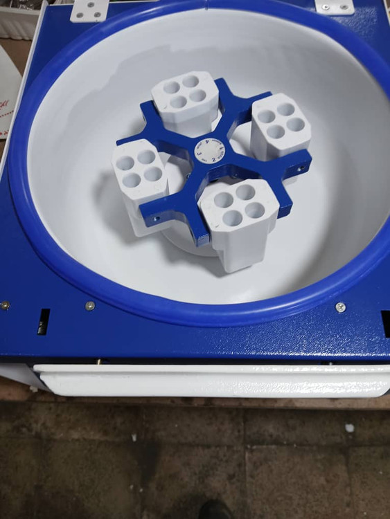 سانتریفیوژ یونیورسال ۱۶ شاخه