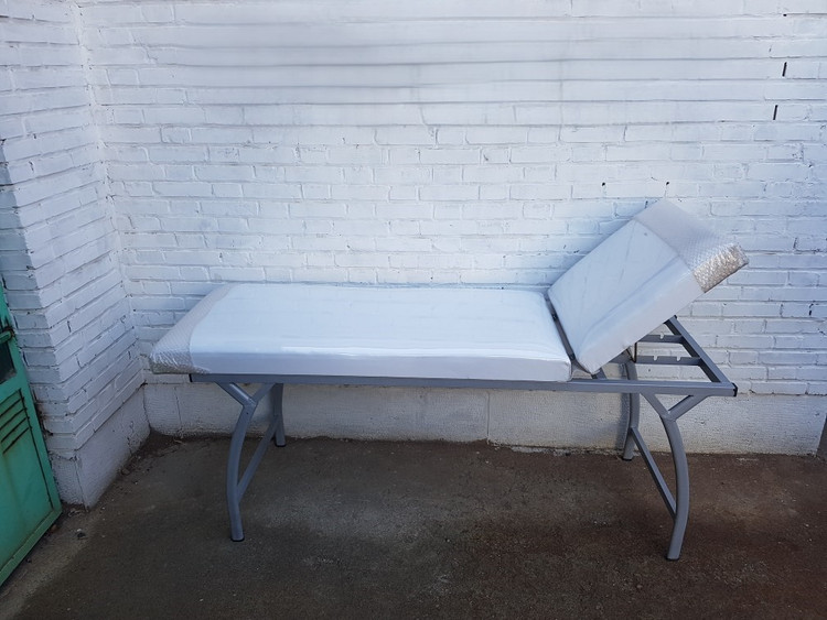 تخت معاینه با فوم ۱۰ سانت زیرسر تاشو پایه مبلی | کیفیت بالا و قیمت مناسب