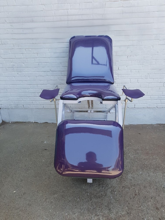 تخت ژنیکولوژی با فوم ۱۰ سانتی چرم رویال و فلز مقاوم مخصوص مطب مامایی و زنان