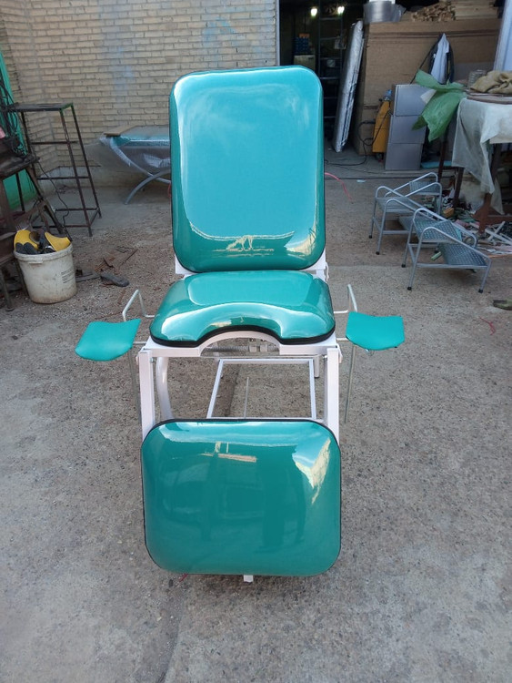 تخت ژنیکولوژی با فوم ۱۰ سانتی چرم رویال و فلز مقاوم مخصوص مطب مامایی و زنان