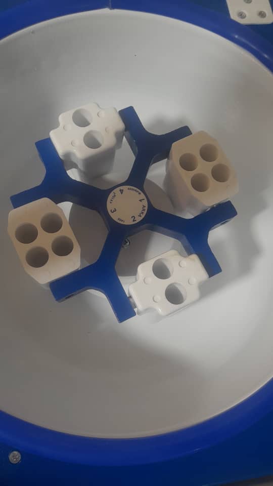 سانتریفیوژ 12 شاخه برند یونیورسال