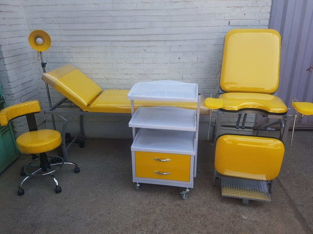 ست حرفه‌ای مطب زنان و زایمان: تخت ژنیکولوژی + تخت معاینه + تابوره + چراغ معاینه+ ترالی
