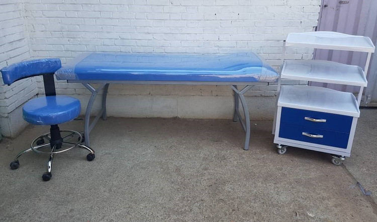 تخت معاینه فلت فوم 10 سانتی به همراه ترالی دو کشو زیبایی و تابوره پزشکی